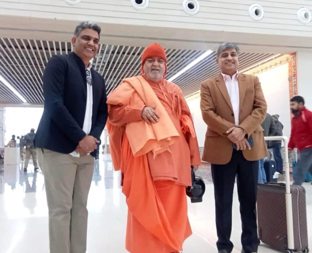 उद्योगपति नरसी और पूनम कूलरिया सपत्नी पहुँचे अयोध्या,देश के जाने माने लोगो का अयोध्या पहुँचने का सिलसिला.(क्षमाराम महाराज के सानिध्य में पहुँचे अयोध्या, संत दुलाराम कूलरिया के पुत्र भँवर-नरसी-पूनम कूलरिया है देश के बड़े उद्योगपतियो में सुमार, कल होने वाले रामलाला प्राण प्रतिष्ठा आयोजन में विशेष रूप से होने शामिल )