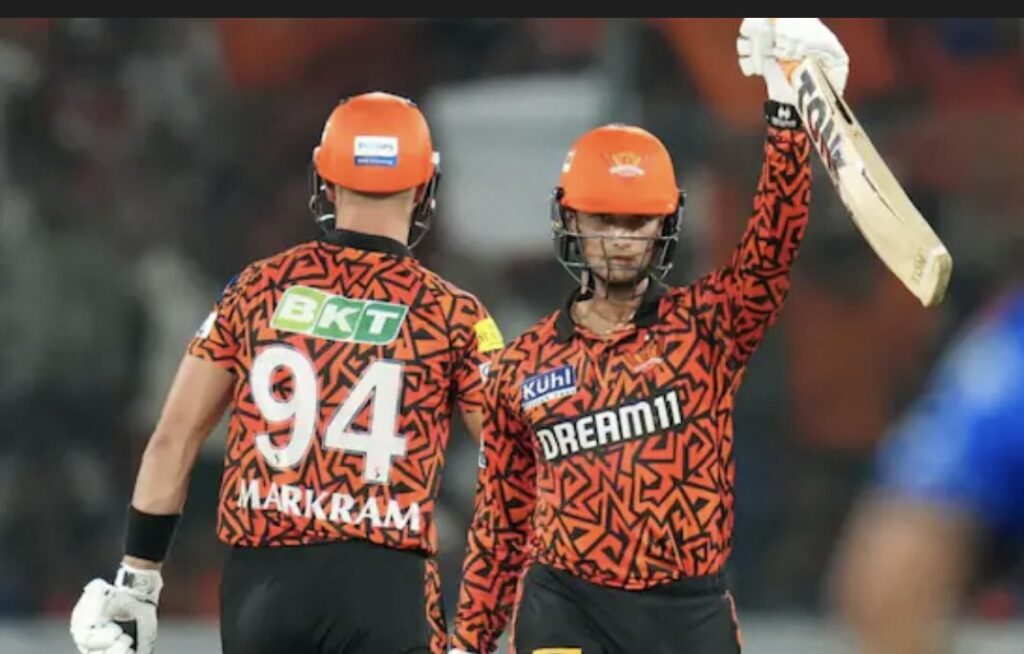 हैदराबादी बल्लेबाज़ो ने मुंबई का निकाला दम, क्रिकेट फ़ैन्स में ख़ुशी की लहर