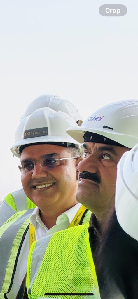 उद्योगपति और समाजसेवी पूनम कुलरिया की सुप्रसिद्ध उद्योगपति गौतम अड़ानी से मुलाक़ात