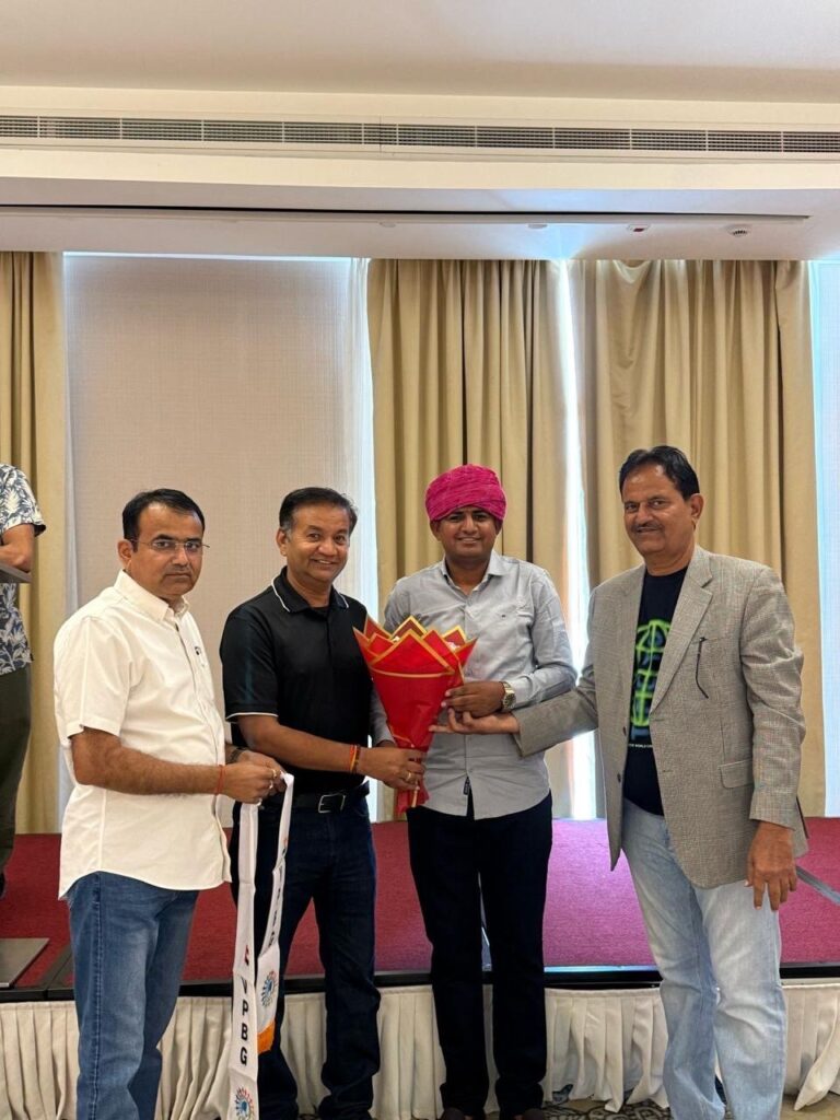 दुबई में प्रसिद्ध उद्घोषक तिलोक सुथार का भव्य स्वागत हुआ