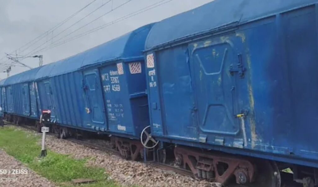 मालगाड़ी के 6 डिब्बे पटरी से उतरे, रेल यातायात प्रभावित; अलग-अलग स्टेशनों पर रोकी गईं पैसेंजर ट्रेनें