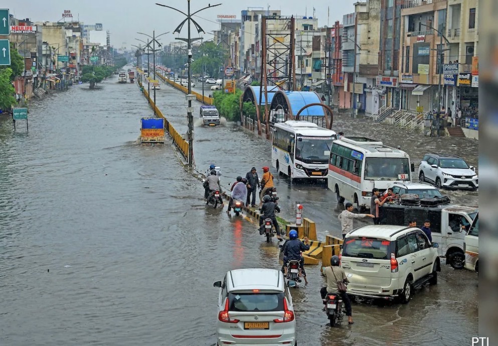 राजस्थान में मौसम के दो अलग रंग, कुछ जिलों में तेज बारिश तो कई इलाकों में इंतजा